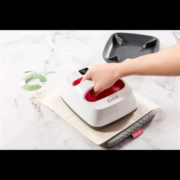 Cricut EasyPress Mat, Protective Heat-Resistant Mat [8" x 10"] - Picture 4 of 7